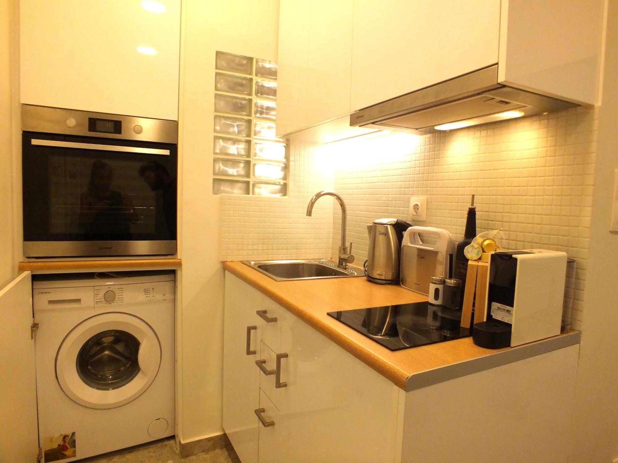 Apartment Cozy At Panormou Metro, Center